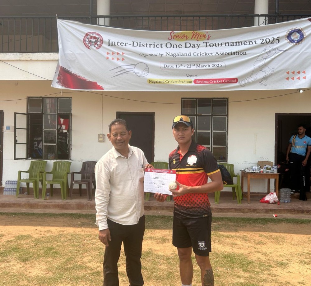 The players of the respective matches receiving their awards.
